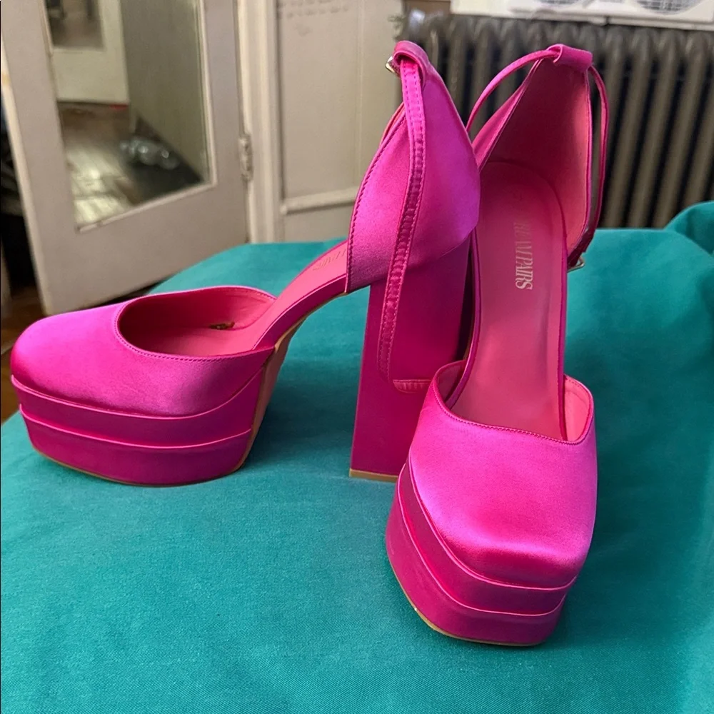 Dream Pairs Fuchsia Platform Heels - Picture 2 of 3